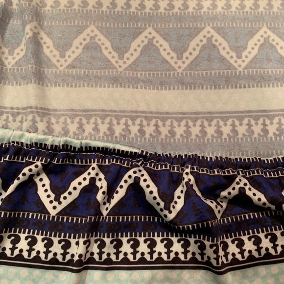 💙 Stretchy Self-Tie Halter Crop Top - Picture 4 of 8